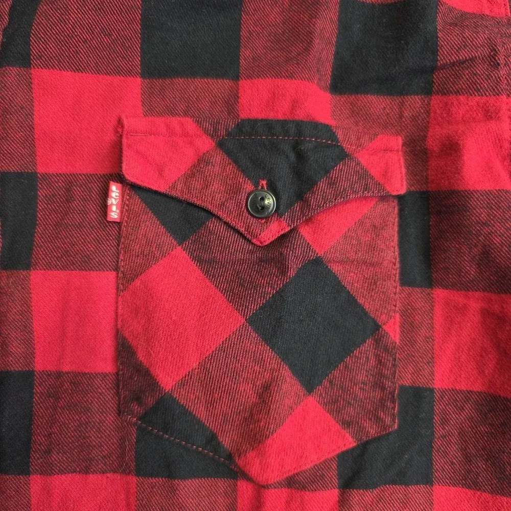 Levi's Red & Black Buffalo Plaid Flannel Shirt Medium Long Sleeve‎ Button Up